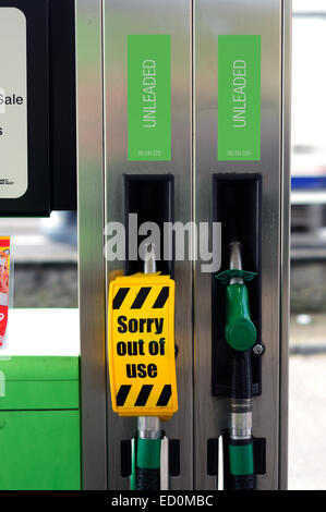 Bakewell, Derbyshire, UK .23rd Dezember 2014. Die Co-Operative Tankstelle in Derbyshire Marktgemeinde Bakewell im Peak District soll die niedrigsten Unleaded und Diesel Vorplatz Preise im Vereinigten Königreich haben. Bildnachweis: IFIMAGE/Alamy Live-Nachrichten Stockfoto