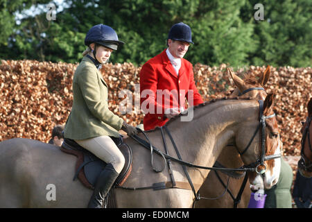 Oakham, Rutland, UK. 23. Dezember 2014. Montierten Anhänger der Cottesmore Jagd bei der Treffen statt, in dem Dorf Barleythorpe in der Nähe von Oakham, Rutland, England Credit: Jim Harrison/Alamy Live News Stockfoto