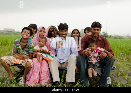 Genießen Sie indische ländlichen Familie Feld Stockfoto