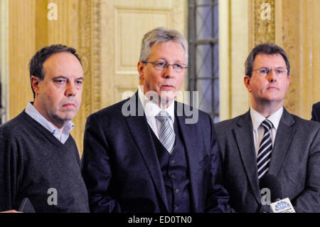 Belfast, Nordirland. 23. Dezember 2014 - erste Minister Peter Robinson (Democratic Unionist Party) gibt seine Reaktion auf das Abkommen zwischen Northern Ireland executive Parteien, und die britischen und irischen Regierungen Credit: Stephen Barnes/Alamy Live News Stockfoto