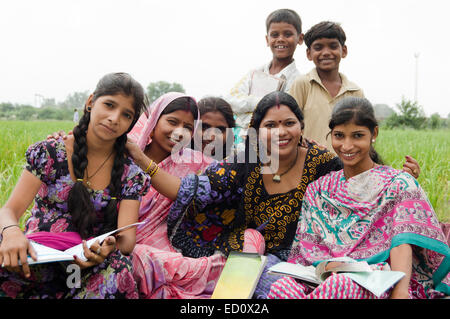 indische ländlichen Familie Studie Stockfoto