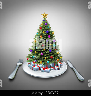 Urlaub Abendessen und Winter Feier Essen Rezept als Weihnachtsbaum dekoriert Kiefer auf eine Tischdekoration mit Messer und Gabel Platte als Symbol des Essens in den Ferien. Stockfoto