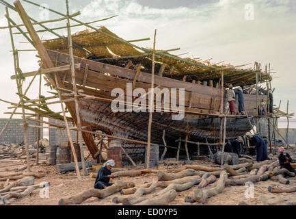 Kuwait April 1967.  Kuwaitische Dhow (Boom) im Bau. Stockfoto