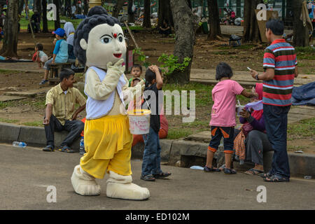 Jakarta-Juli 31, 2014. Menschen sind Monas an Feiertagen Idul Fitri (Eid al-Fitr) besuchen. Stockfoto