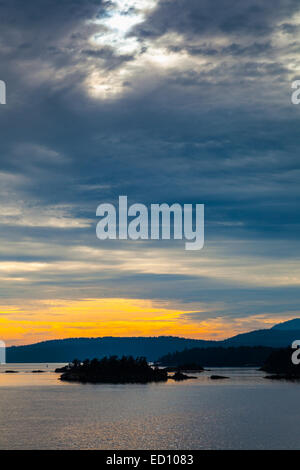 Sonnenuntergang über Saltspring Island in den Gulf Islands in der Nähe von Vancouver Island, Kanada Stockfoto