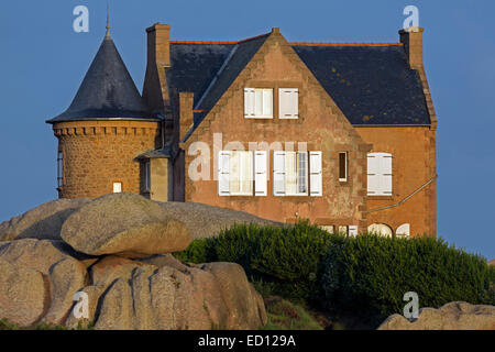 Haus an der Côte de Granit Rose Granit de Rose, Bretagne, Frankreich, Europa Stockfoto