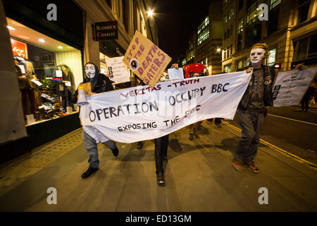 London, UK. 23. Dezember 2014.  Betrieb zu besetzen Protestmarsch zu BBC Kredit: Guy Corbishley/Alamy Live-Nachrichten Stockfoto