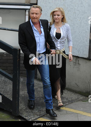 Niamh O'Brien und Michael Flatley gesichtet außen ITV Studios London mit: Niamh O'Brien, Michael Flatley Where: London, Vereinigtes Königreich bei: 20. Juni 2014 Stockfoto