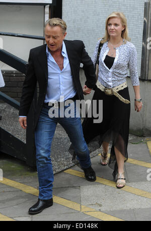 Niamh O'Brien und Michael Flatley gesichtet außen ITV Studios London mit: Niamh O'Brien, Michael Flatley Where: London, Vereinigtes Königreich bei: 20. Juni 2014 Stockfoto