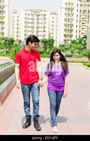 2 indische schöne Paar Walking Stockfoto