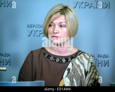 Kiew, Ukraine. 23. Dezember 2014. Volksdeputierter Irina Gerashchenko--heute, Dienstag, 23. Dezember 2014, Kiew, Ukraine, auf Initiative des Leiters der Bloc Poroschenko Jurij Luzenko Werchowna Rada hat entschieden, dass der Schlussabstimmung über den Staatshaushalt für das Jahr 2015 am Dienstag, Dezember 30 Credit stattfinden wird: Igor Golovnov/Alamy Live News Stockfoto