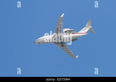 ISTANBUL Türkei 17. August 2014 Canadair CL-600-2B16 Challenger 605, Sabiha Gökçen Flughafen landen. Stockfoto