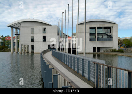 Reykjavik, Island zeigt des Wals Flotte in den Hafen und die Aussicht über die Stadt und das Rathaus von Reykjavik Stockfoto