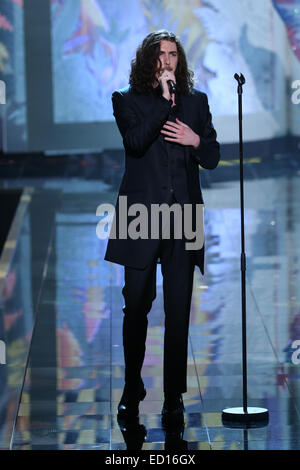 Sängerin Hozier führt während der 2014 Victorias Secret Fashion Show Stockfoto