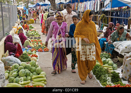 Open-Air-Markt in Chhota-Udepur, Gujarat, Indien Stockfoto