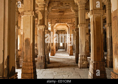 Innere des Jami Masjid (Moschee), archäologischer Park Champaner-Pavagadh, Gujarat, Indien Stockfoto