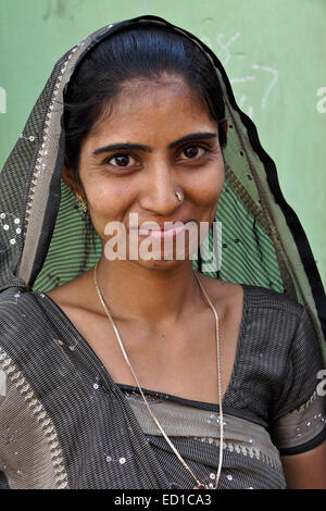 Frau in Tracht, Patan Gujarat, Indien Stockfoto