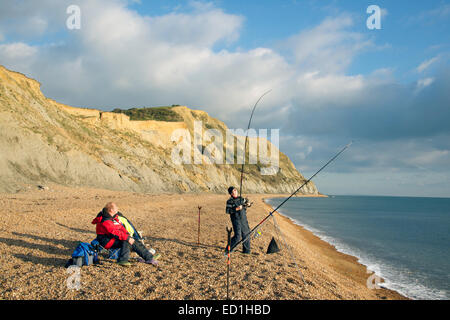 Zwei Fischer Branscombe Beach East Devon England Stockfoto