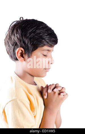 1 indische Kind junge trat Hände betend Stockfoto