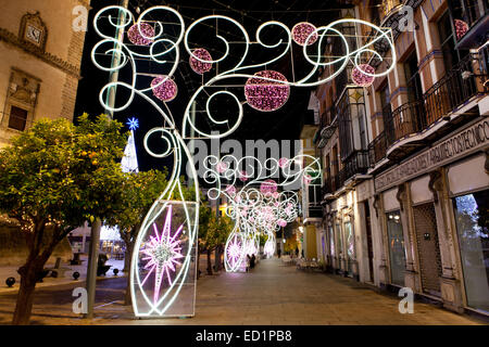 Weihnachten led Licht Dekoration von Badajoz Straßen in der Nacht, Spanien Stockfoto