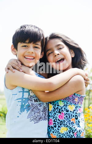 2 Indianer Kind Freund Park zu genießen Stockfoto