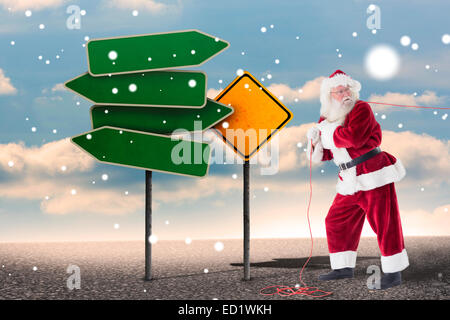 Zusammengesetztes Bild von Santa nutzt ein Hometrainer Stockfoto