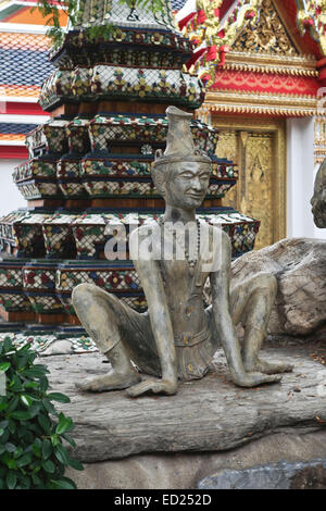 Thai Yoga massage-Statue im Wat Pho, buddhistischer Tempel im Bezirk Phra Nakhon, Bangkok, Thailand. Südost-Asien Stockfoto