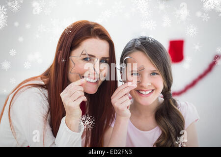 Zusammengesetztes Bild von festlichen Mutter und Tochter gemeinsam Backen Stockfoto