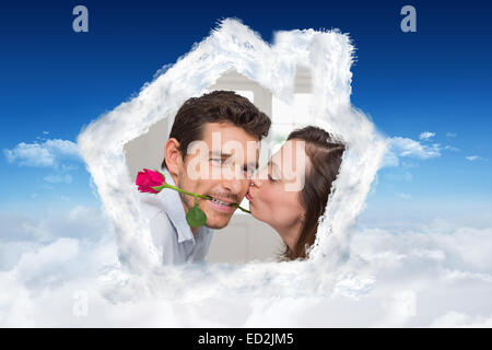 Zusammengesetztes Bild der Seitenansicht einer liebenden Frau Mann küssen Stockfoto