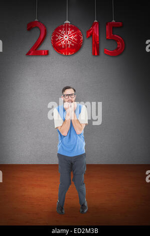Zusammengesetztes Bild geeky Hipster nervös Blick in die Kamera Stockfoto