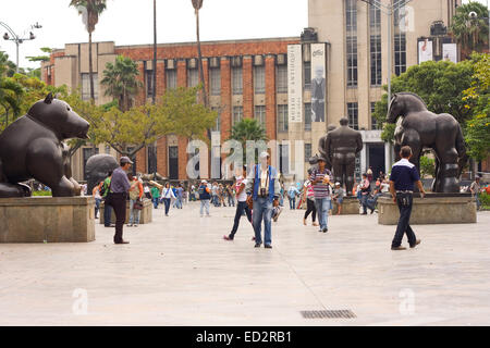 MEDELLIN, Kolumbien - 10. Oktober 2012: Statue auf dem Platz von Botero, am 10. Oktober 2012 in Medellin, Kolumbien. Botero gespendet 23 scu Stockfoto