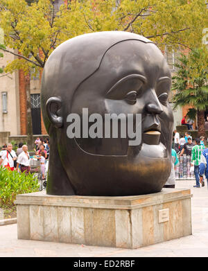 MEDELLIN, Kolumbien - 10. Oktober 2012: Statue auf dem Platz von Botero, am 10. Oktober 2012 in Medellin, Kolumbien. Botero gespendet 23 scu Stockfoto
