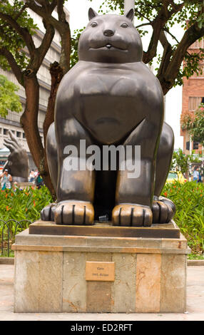 MEDELLIN, Kolumbien - 10. Oktober 2012: Statue auf dem Platz von Botero, am 10. Oktober 2012 in Medellin, Kolumbien. Botero gespendet 23 scu Stockfoto