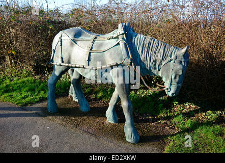 Leinpfad Pferdeskulptur neben Grand Union Canal bei Foxton sperrt, Leicestershire, 24.12.2014. Stockfoto