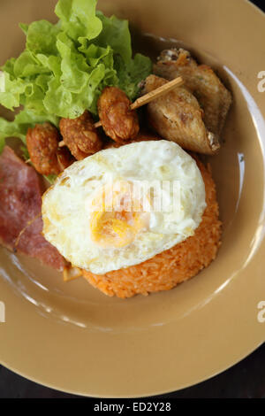 Frühstück im amerikanischen Stil gesetzt, gebratener Reis (Thai-Küche) Stockfoto