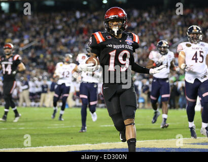 San Diego, CA, d. h. USA. 23. Dezember 2014. 23. Dezember 2014: San Diego State Aztecs und Navy Midshipmen, Qualcomm Stadium in San Diego, CA. Donnel Pumphrey #19 erzielt einen ersten Quartal Touchdown für San Diego State. Bildnachweis: Peter B-Haus Joneleit/ZUMA Wire/ZUMAPRESS.com/Alamy Live-Nachrichten Stockfoto