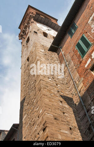 Turm Delle Ore, der höchste Turm in der Stadt. Uhr-Betrieb seit 1390. Lucca, Toskana, Italien. Stockfoto