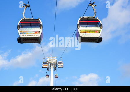 Gondeln der Emirates Air Line Seilbahn in London England Vereinigtes Königreich Großbritannien, Stockfoto