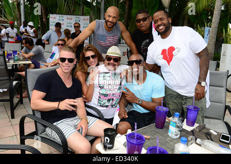 10. Jahrestagung Irie Wochenende - BBQ Beach Bash Featuring: Chuy Bravo (2. v. L),(top C) Omar Benson Miller, Gast wo: Miami Beach, Florida, USA bei: 21. Juni 2014 Stockfoto