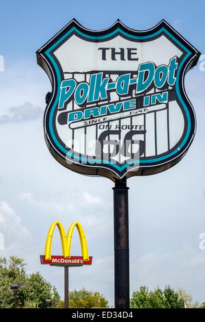 Illinois Braidwood, North Front Street, Polk-A-Dot Drive in, Schild, McDonald's, Restaurants, Restaurants, Restaurants, Restaurants, Cafés, Wettbewerb, Wettbewerb, IL140905 Stockfoto