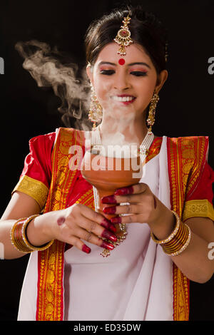 1 Bengali Hausfrau Frau Durga Puja Stockfoto