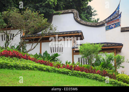 Den Hang traditionellen Gebäude der Ming- und Qing-Dynastie in einem schönen chinesischen Garten, Fuzhou, China. Stockfoto