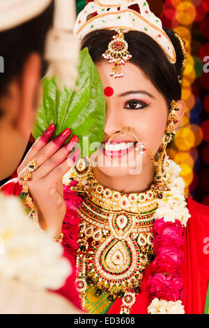 2 Bengali Bräutigam Hochzeit paar Stockfoto