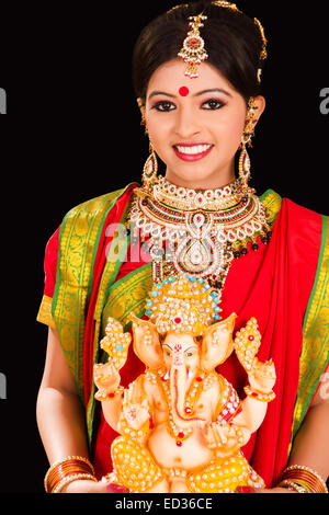 1 Bengali Dame Ganesh Chaturthi Anbetung Stockfoto