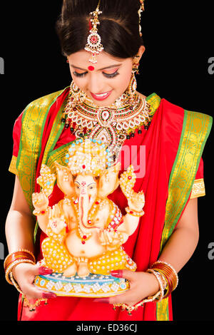 1 Bengali Dame Ganesh Chaturthi Anbetung Stockfoto