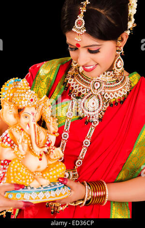 1 Bengali Dame Ganesh Chaturthi Anbetung Stockfoto