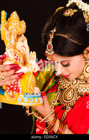 1 Bengali Dame Ganesh Chaturthi Anbetung Stockfoto