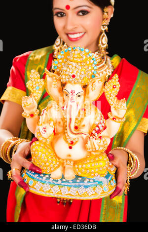 1 Bengali Dame Ganesh Chaturthi Anbetung Stockfoto