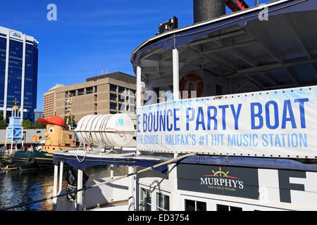 Party Boat auf der Harbourwalk, Halifax, Nova Scotia, Kanada Stockfoto