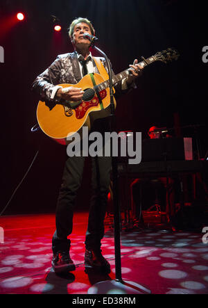 Cliff Richard dank seine treuen Fans mit Gratis-Konzert und Q&A Sitzung im Gramercy Theatre in New York.  Die Living Doll, die Sängerin hatte enttäuscht worden, nachdem ein geplante Unterstützung Slot mit Morrissey musste aufgrund von The Smiths Sänger schlecht ausfallen heilen Stockfoto